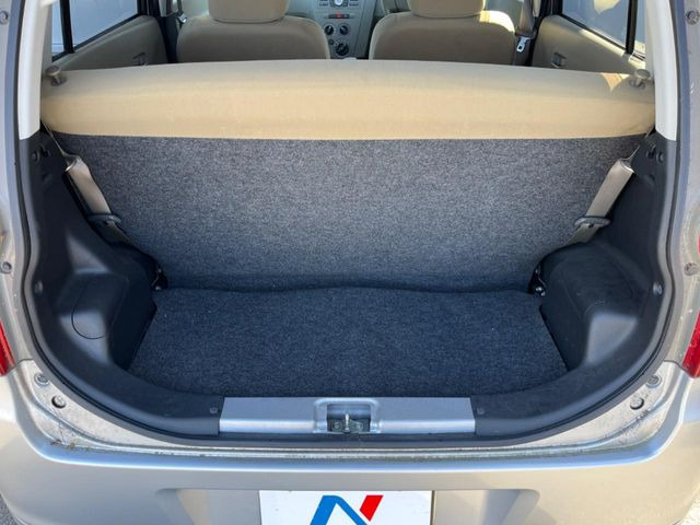 ���i�̂���������ʋ΁A���}���ɏ\���ȉ׎��X�y�[�X���m�ۂ��Ă���܂��B�Z�J���h�V�[�g��|���ƁA�傫�ȉו��̐ύڂ��\�ł���