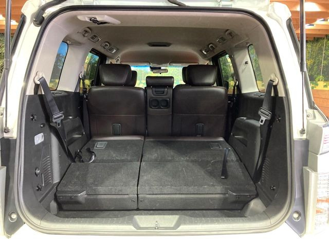 ���i�̂���������ʋ΁A���}���ɏ\���ȉ׎��X�y�[�X���m�ۂ��Ă���܂��B�Z�J���h�V�[�g��|���ƁA�傫�ȉו��̐ύڂ��\�ł���