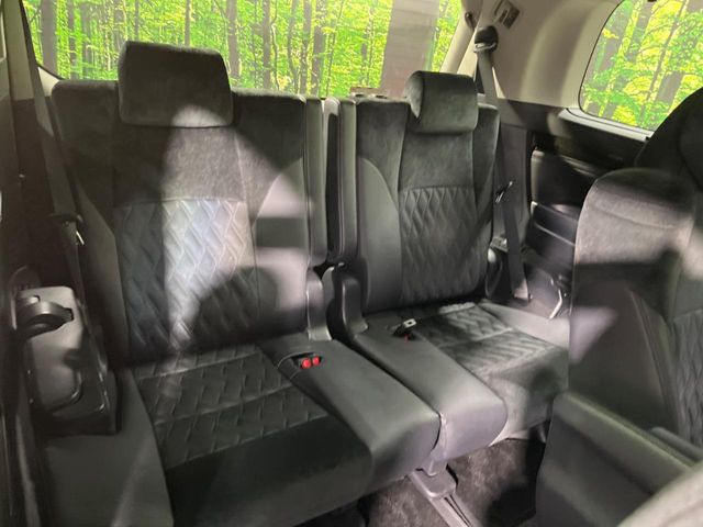 3列目シートはもちろん状態良好☆大人でもゆったりと座って頂けますので、大人数でのお出かけもラクラクです♪ご家族で、気の知れた仲間で、ドライブに行くのが楽しみですね♪