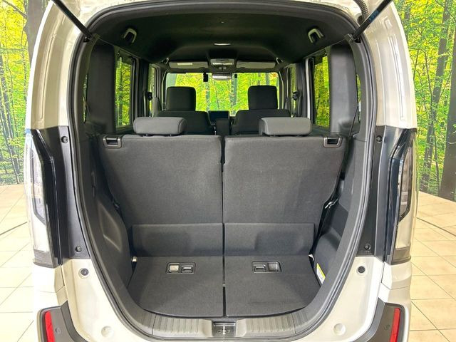 ���i�̂���������ʋ΁A���}���ɏ\���ȉ׎��X�y�[�X���m�ۂ��Ă���܂��B�Z�J���h�V�[�g��|���ƁA�傫�ȉו��̐ύڂ��\�ł���