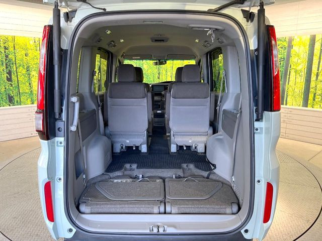 ���ڃV�[�g�͑O��X���C�h���\�ł��B���ɉ�����Α������L������������A�O�ɋl�߂�Α傫�ȃ��Q�b�W�X�y�[�X���m�ۂł��܂��B�V�[���ɉ����Ďg�������ł��邩��Ƃ��Ă��֗��ł���