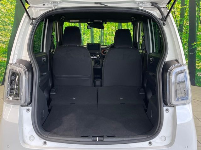 ���i�̂���������ʋ΁A���}���ɏ\���ȉ׎��X�y�[�X���m�ۂ��Ă���܂��B�Z�J���h�V�[�g��|���ƁA�傫�ȉו��̐ύڂ��\�ł���