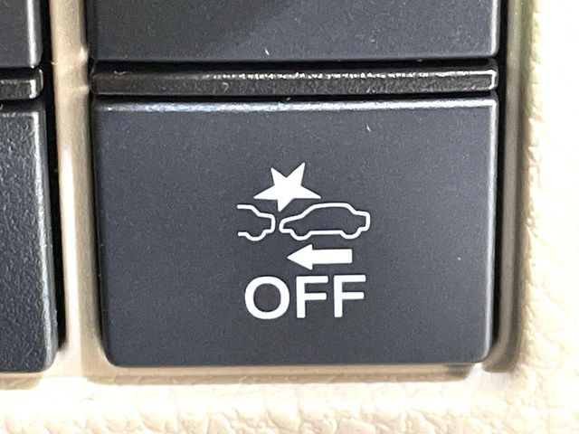 �y�z���_�Z���V���O�z���s���ɑO���̎ԗ�����F�����A�Փ˂������Ȏ��͌x��ƃu���[�L�ŏՓˉ���Ɣ�Q�y�����A�V�X�g�B�����S�Ƀh���C�u�����y���݂��������܂��B