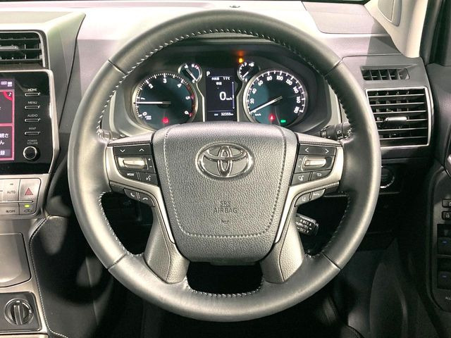 �y�����v�����X�e�A�����O�z�㎿�Ȋv���g�p���邱�ƂŁA��ɂ����������݂ƂĂ��^�]���₷���n���h���ł���