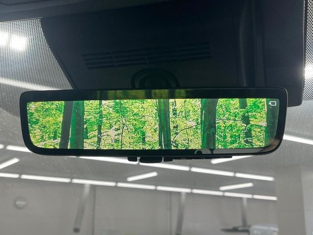 【デジタルインナーミラー】後席の大きな荷物や同乗者で後方が確認しづらい時でも安心!カメラが撮影した車両後方の映像をルームミラー内に表示。クリアな視界で状況の確認が可能です!