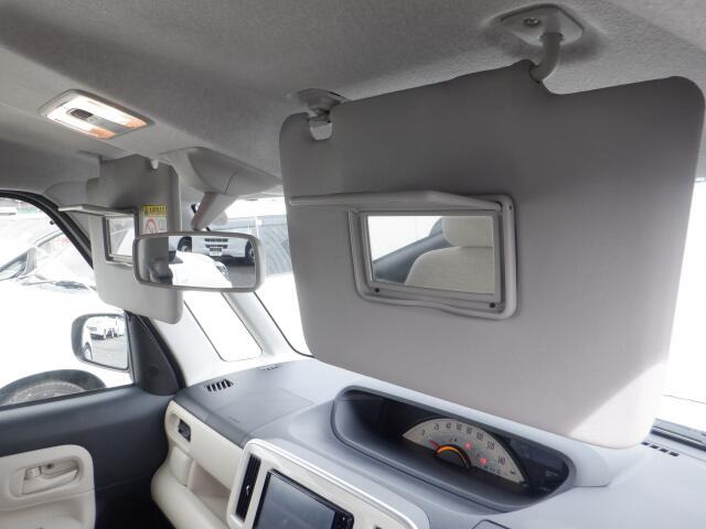 バニティミラー付です。