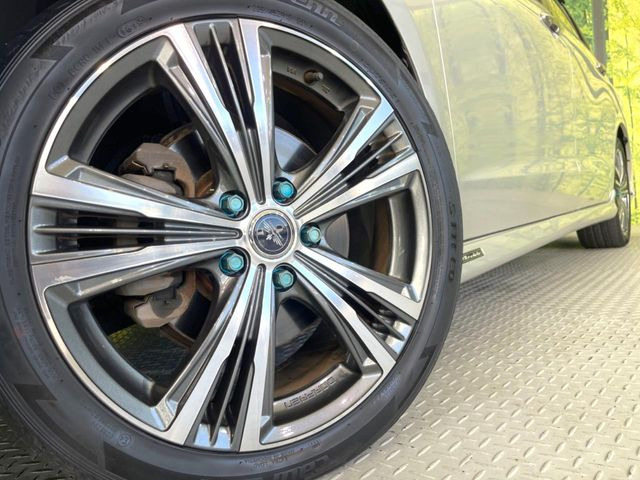 �y18�C���`�A���~�z�C�[���z�O�ςɃ}�b�`�����A���~�z�C�[���𑕒����Ă���܂��B�e��A���~�z�C�[����A�X�^�b�h���X�^�C�����戵�����Ă���܂��B���񂲑��k����������