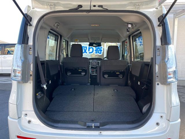 ���i�̂���������ʋ΁A���}���ɏ\���ȉ׎��X�y�[�X���m�ۂ��Ă���܂��B�Z�J���h�V�[�g��|���ƁA�傫�ȉו��̐ύڂ��\�ł���