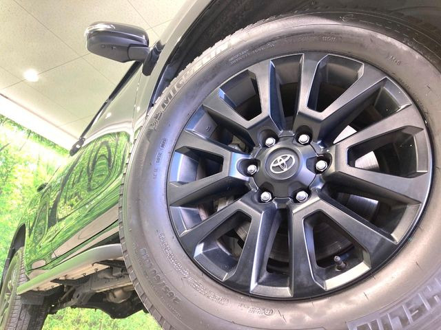 �y����18�C���`�A���~�z�C�[���z�O�ςɃ}�b�`���������A���~�z�C�[���𑕒����Ă���܂��B�e��ЊO�A���~�z�C�[����A�X�^�b�h���X�^�C�����戵�����Ă���܂��B���񂲑��k������