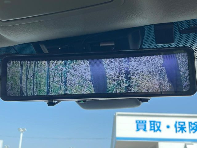 【デジタルインナーミラー】後席の大きな荷物や同乗者で後方が確認しづらい時でも安心!カメラが撮影した車両後方の映像をルームミラー内に表示。クリアな視界で状況の確認が可能です!