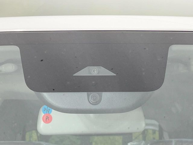 �y�G�}�[�W�F���V�[�u���[�L�z���s���ɑO���̎ԗ�����F�����A�Փ˂������Ȏ��͌x��ƃu���[�L�ŏՓˉ���Ɣ�Q�y�����A�V�X�g�B�����S�Ƀh���C�u�����y���݂��������܂��B