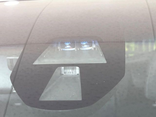 �y�z���_�Z���V���O�z���s���ɑO���̎ԗ�����F�����A�Փ˂������Ȏ��͌x��ƃu���[�L�ŏՓˉ���Ɣ�Q�y�����A�V�X�g�B�����S�Ƀh���C�u�����y���݂��������܂��B