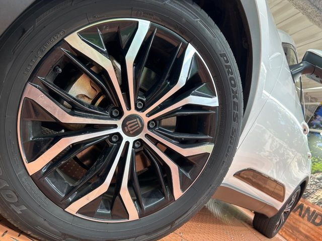 �y����19�C���`�A���~�z�C�[���z�O�ςɃ}�b�`���������A���~�z�C�[���𑕒����Ă���܂��B�e��ЊO�A���~�z�C�[����A�X�^�b�h���X�^�C�����戵�����Ă���܂��B���񂲑��k����������