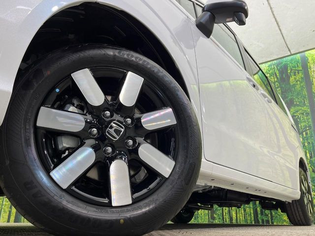 �y����15�C���`�A���~�z�C�[���z�O�ςɃ}�b�`���������A���~�z�C�[���𑕒����Ă���܂��B�e��ЊO�A���~�z�C�[����A�X�^�b�h���X�^�C�����戵�����Ă���܂��B���񂲑��k����������