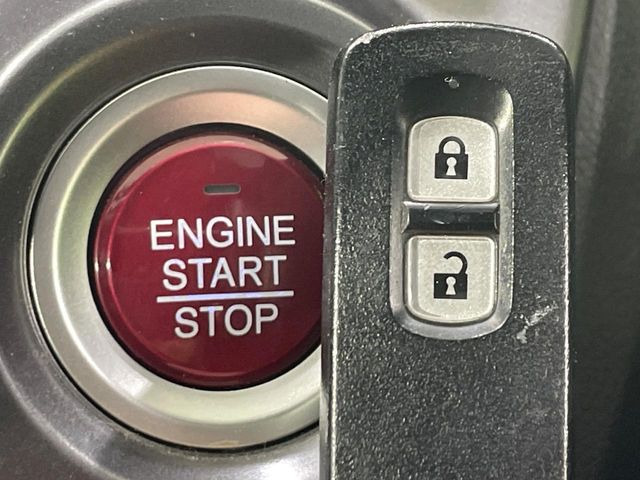 �yHonda�X�}�[�g�L�[�z�J�o����|�P�b�g�ɓ��ꂽ�܂܂ł��h�A�̎{���E�������\�ȃX�}�[�g�L�[�𑕔��B�G���W���̃I���E�I�t�����J�M�����o���K�v����������Ƃ��Ă��֗��ł���