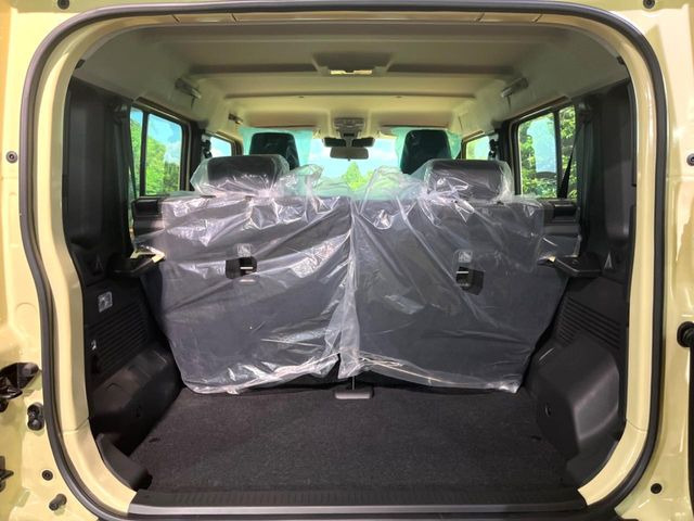 ���i�̂���������ʋ΁A���}���ɏ\���ȉ׎��X�y�[�X���m�ۂ��Ă���܂��B�Z�J���h�V�[�g��|���ƁA�傫�ȉו��̐ύڂ��\�ł���