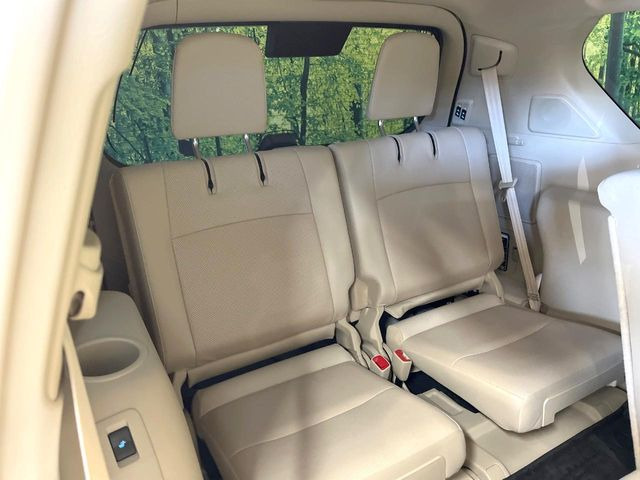 3列目シートはもちろん状態良好☆大人でもゆったりと座って頂けますので、大人数でのお出かけもラクラクです♪ご家族で、気の知れた仲間で、ドライブに行くのが楽しみですね♪
