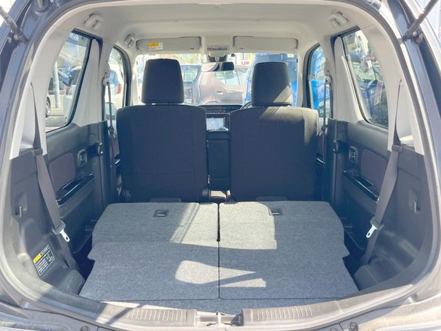 ���i�̂���������ʋ΁A���}���ɏ\���ȉ׎��X�y�[�X���m�ۂ��Ă���܂��B�Z�J���h�V�[�g��|���ƁA�傫�ȉו��̐ύڂ��\�ł���