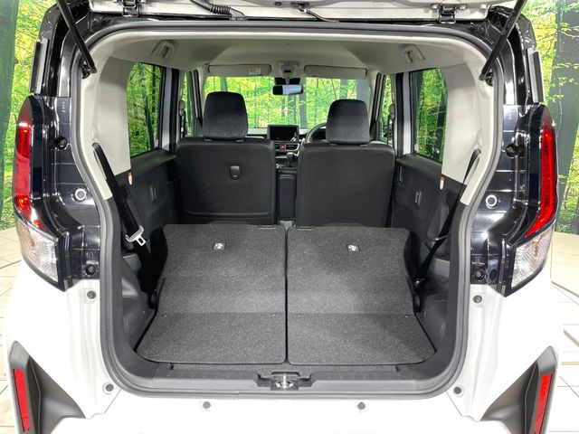 ���i�̂���������ʋ΁A���}���ɏ\���ȉ׎��X�y�[�X���m�ۂ��Ă���܂��B�Z�J���h�V�[�g��|���ƁA�傫�ȉו��̐ύڂ��\�ł���