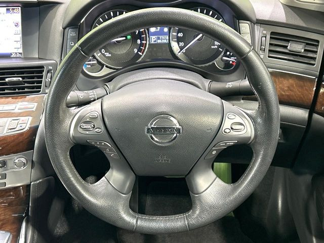 �y�����v�����X�e�A�����O�z�㎿�Ȋv���g�p���邱�ƂŁA��ɂ����������݂ƂĂ��^�]���₷���n���h���ł���