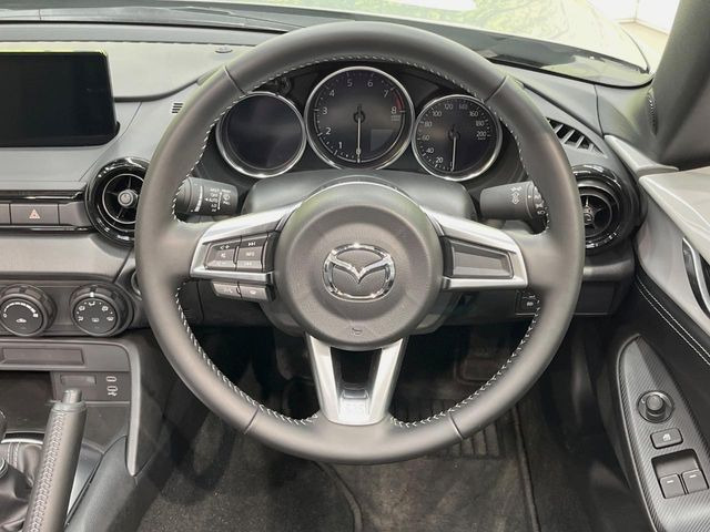 �y�����v�����X�e�A�����O�z�㎿�Ȋv���g�p���邱�ƂŁA��ɂ����������݂ƂĂ��^�]���₷���n���h���ł���