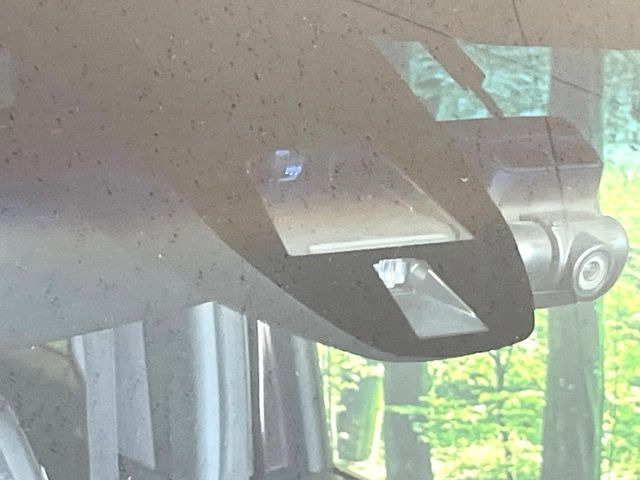 �y�z���_�Z���V���O�z���s���ɑO���̎ԗ�����F�����A�Փ˂������Ȏ��͌x��ƃu���[�L�ŏՓˉ���Ɣ�Q�y�����A�V�X�g�B�����S�Ƀh���C�u�����y���݂��������܂��B