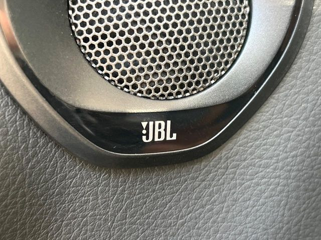 �yJBL�T�E���h�V�X�e���z���[�J�[�I�v�V�����̍��i�ʃT�E���h�V�X�e���𓋍ځB��p�̃`���[�j���O���{���ꂽ�召�l�X�ȃX�s�[�J�[����ǎ��ȃT�E���h���t�ł��A�Տꊴ���ӂ�鉹����Ԃ����o���܂��B