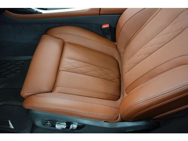 BMW���ւ�ŐV�̋Z�p���l�܂������f���ł������܂��̂ŁA�������̂��q�l�͂܂��͂��₢���킹���������܂��B