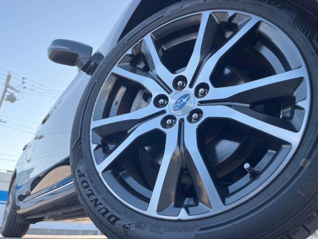 �y����17�C���`�A���~�z�C�[���z�O�ςɃ}�b�`���������A���~�z�C�[���𑕒����Ă���܂��B�e��ЊO�A���~�z�C�[����A�X�^�b�h���X�^�C�����戵�����Ă���܂��B���񂲑��k����������