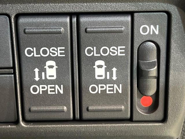 �y�����p���[�X���C�h�h�A�z�X�}�[�g�L�[��^�]�Ȃ̃X�C�b�`�Ō�ȗ����X���C�h�h�A�̊J���\���d��������͂����ăh�A���J����K�v�������A�����Ȃ��q�l�ł��ȒP�ɊJ���߂ł����K�ł���