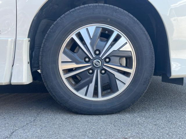 �y����15�C���`�A���~�z�C�[���z�O�ςɃ}�b�`���������A���~�z�C�[���𑕒����Ă���܂��B�e��ЊO�A���~�z�C�[����A�X�^�b�h���X�^�C�����戵�����Ă���܂��B���񂲑��k����������