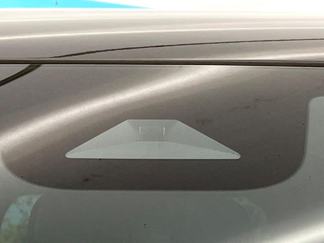 �y�z���_�Z���V���O�z���s���ɑO���̎ԗ�����F�����A�Փ˂������Ȏ��͌x��ƃu���[�L�ŏՓˉ���Ɣ�Q�y�����A�V�X�g�B�����S�Ƀh���C�u�����y���݂��������܂��B