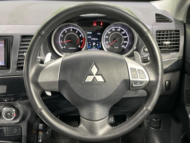 �y�����v�����X�e�A�����O�z�㎿�Ȋv���g�p���邱�ƂŁA��ɂ����������݂ƂĂ��^�]���₷���n���h���ł���