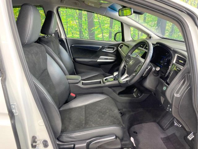 �y�n�[�t���U�[�V�[�g�z�������ƍ���S�n�𗼗������l�C�̃V�[�g���w�ʁE���ʂ̃t�@�u���b�N�f�ނ́A�ʋC���̗ǂ��⊊��ɂ����ɗD��Ă��܂��B�C���╞���ɍ��E���ꂸ���K�ɂ���肢�������܂��B