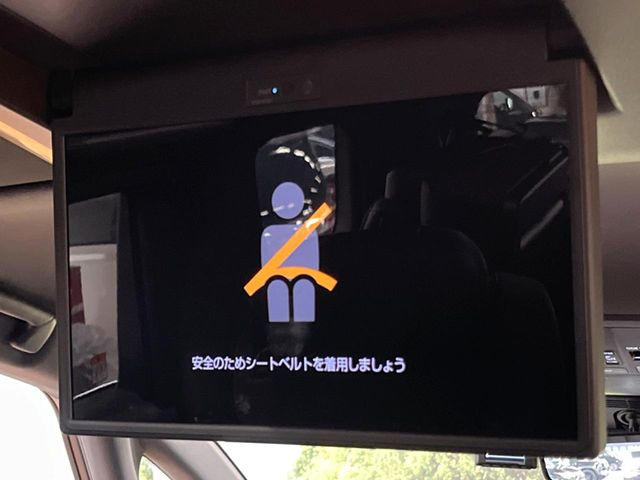 【フリップダウンモニター】大画面モニターで後席でもエンタメをお楽しみいただけます。小さなお子様にも大人気の装備です♪