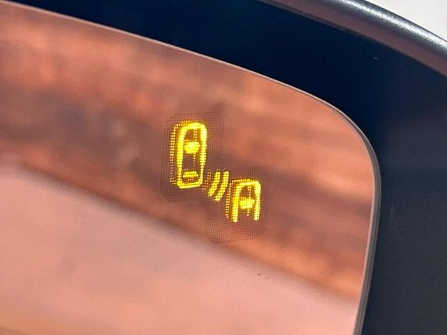 �y�u���C���h�X�|�b�g���j�^�����O�z���s���A�h�A�~���[�̎��p�ɂȂ�₷���ӏ��Ɍ㑱�Ԃ��ڋ߂���ƃT�C�h�~���[�t�߂Ɍx����\���A�h���C�o�[�ɒ��ӊ��N�����Ă���܂��B