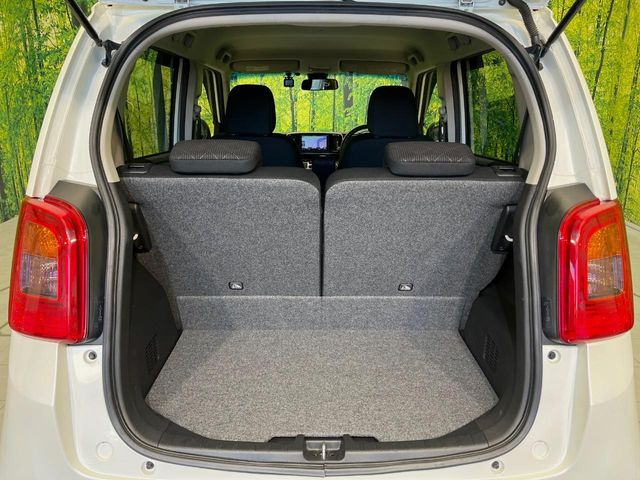 ���i�̂���������ʋ΁A���}���ɏ\���ȉ׎��X�y�[�X���m�ۂ��Ă���܂��B�Z�J���h�V�[�g��|���ƁA�傫�ȉו��̐ύڂ��\�ł���