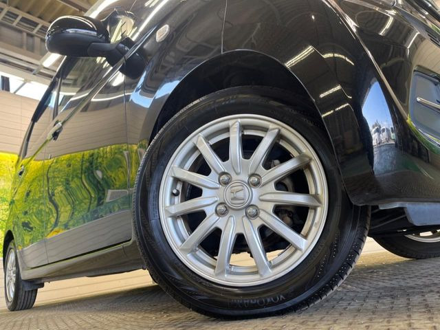 �y����14�C���`�A���~�z�C�[���z�O�ςɃ}�b�`���������A���~�z�C�[���𑕒����Ă���܂��B�e��ЊO�A���~�z�C�[����A�X�^�b�h���X�^�C�����戵�����Ă���܂��B���񂲑��k����������