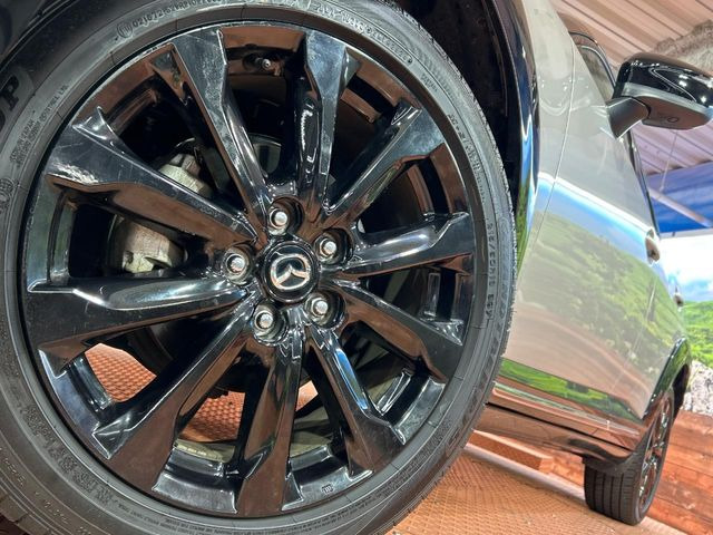 �y����18�C���`�A���~�z�C�[���z�O�ςɃ}�b�`���������A���~�z�C�[���𑕒����Ă���܂��B�e��ЊO�A���~�z�C�[����A�X�^�b�h���X�^�C�����戵�����Ă���܂��B���񂲑��k����������