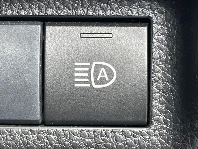 【オートマチックハイビーム】夜間の安全走行に役立つ便利な機能!先行車や対向車を検知し、ハイビームとロービームを自動で切り替えてくれます♪