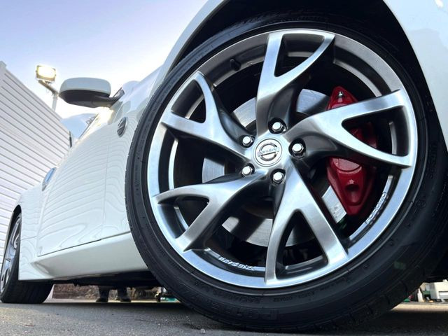 �y����19�C���`�A���~�z�C�[���z�O�ςɃ}�b�`���������A���~�z�C�[���𑕒����Ă���܂��B�e��ЊO�A���~�z�C�[����A�X�^�b�h���X�^�C�����戵�����Ă���܂��B���񂲑��k����������