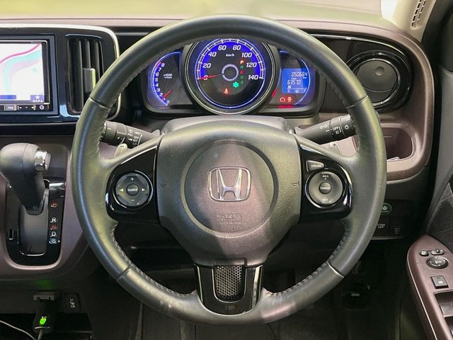 �y�����v�����X�e�A�����O�z�㎿�Ȋv���g�p���邱�ƂŁA��ɂ����������݂ƂĂ��^�]���₷���n���h���ł���