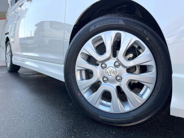 �y�����A���~�z�C�[���z�O�ςɃ}�b�`���������A���~�z�C�[���𑕒����Ă���܂��B�e��ЊO�A���~�z�C�[����A�X�^�b�h���X�^�C�����戵�����Ă���܂��B���񂲑��k����������