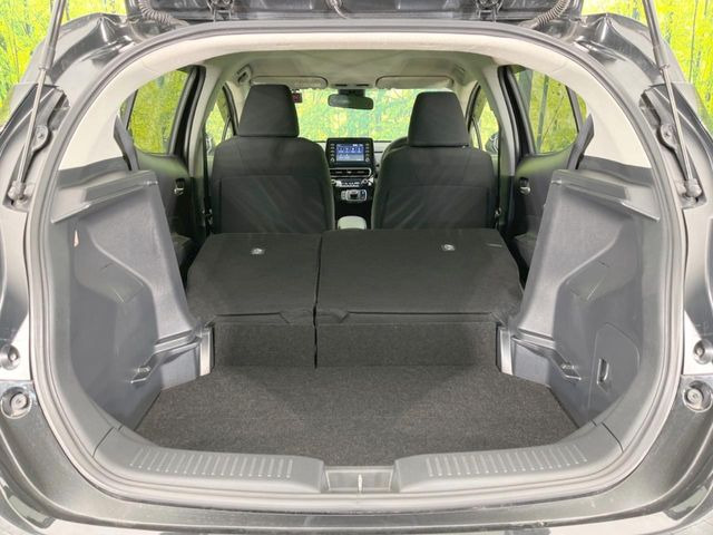 ���i�̂���������ʋ΁A���}���ɏ\���ȉ׎��X�y�[�X���m�ۂ��Ă���܂��B�Z�J���h�V�[�g��|���ƁA�傫�ȉו��̐ύڂ��\�ł���