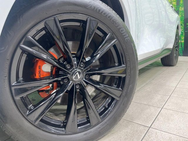 【純正20インチアルミホイール】外観にマッチした純正アルミホイールを装着しております。各種社外アルミホイールや、スタッドレスタイヤも取扱いしております。是非ご相談ください♪