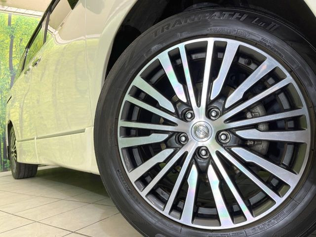 �y����18�C���`�A���~�z�C�[���z�O�ςɃ}�b�`���������A���~�z�C�[���𑕒����Ă���܂��B�e��ЊO�A���~�z�C�[����A�X�^�b�h���X�^�C�����戵�����Ă���܂��B���񂲑��k����������