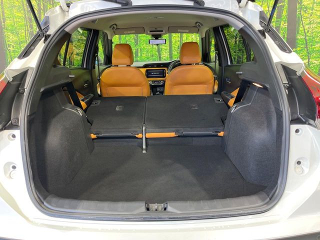 後席を格納すると、これだけの広さが!シーンに合わせたシートアレンジで、大きな荷物も積むことが出来ます♪