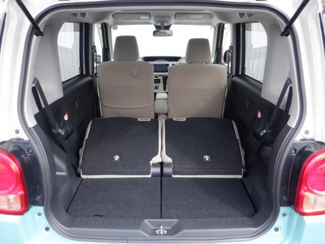 シートを倒せば、ラゲッジスペースがこんなにも広くなりますよ♪