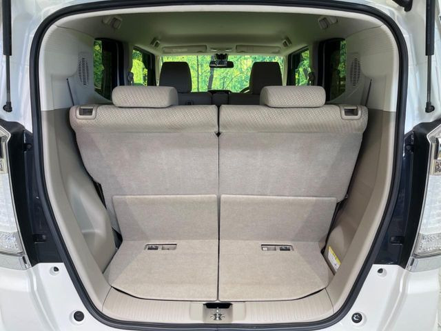 ���i�̂���������ʋ΁A���}���ɏ\���ȉ׎��X�y�[�X���m�ۂ��Ă���܂��B�Z�J���h�V�[�g��|���ƁA�傫�ȉו��̐ύڂ��\�ł���