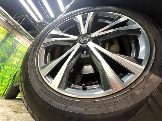 �y����18�C���`�A���~�z�C�[���z�O�ςɃ}�b�`���������A���~�z�C�[���𑕒����Ă���܂��B�e��ЊO�A���~�z�C�[����A�X�^�b�h���X�^�C�����戵�����Ă���܂��B���񂲑��k����������